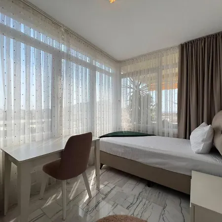 Уютные Апартаменты В Euro Residence Apartment *