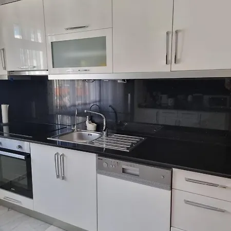 Уютные апартаменты в Euro Residence Апартаменты *